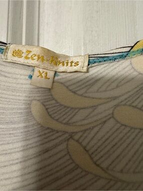Zen-Knits XL Cream & Blue Patterned Top